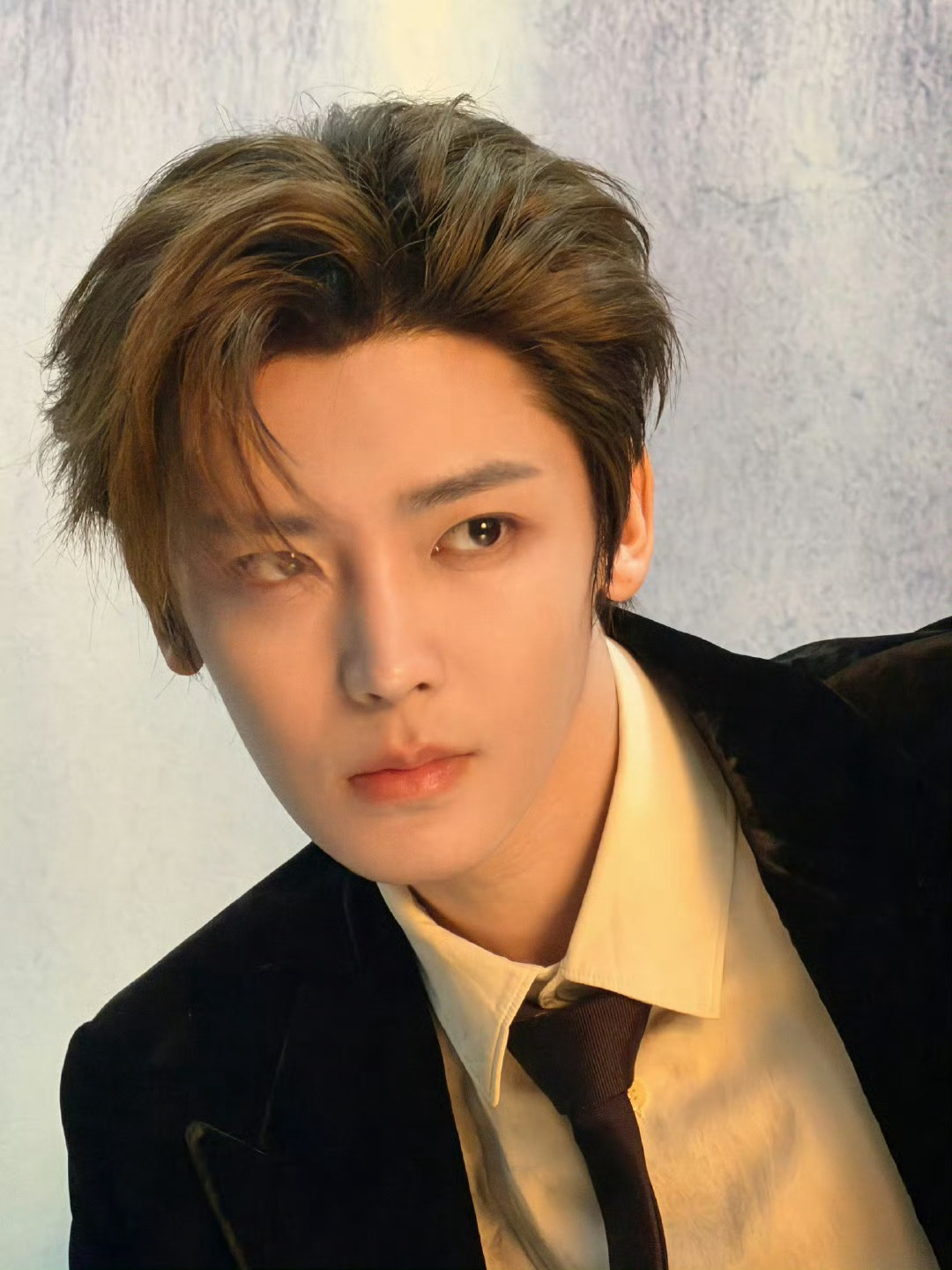 侯明昊禁欲系氛围拉满了这套～帅我一脸 期待小侯待播剧！ 