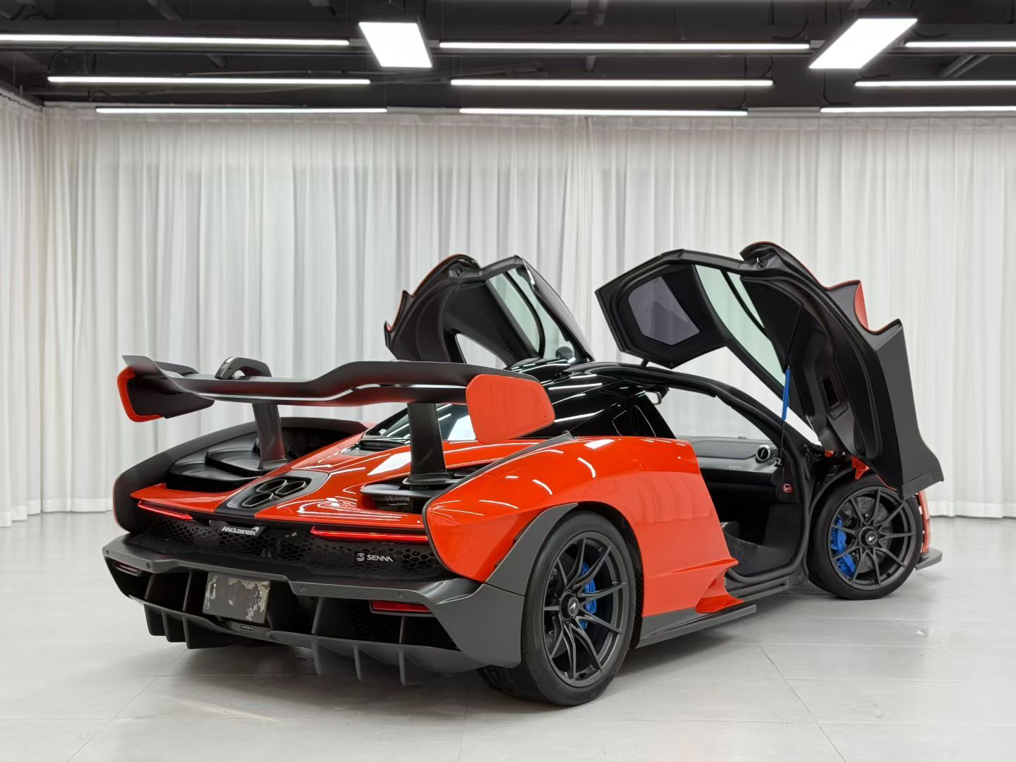 二手迈凯轮塞纳 国内迈凯轮塞纳数量是不少、但是有很多车牌类型。港澳牌、有蓝牌不能