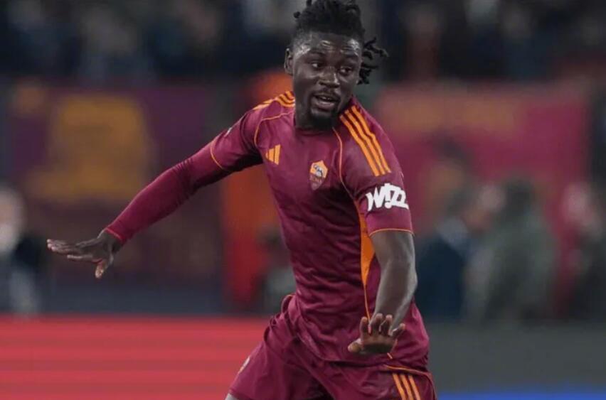 根据《罗马体育报》记者Giorgio Marota的报道，罗马中场马努-科内已经