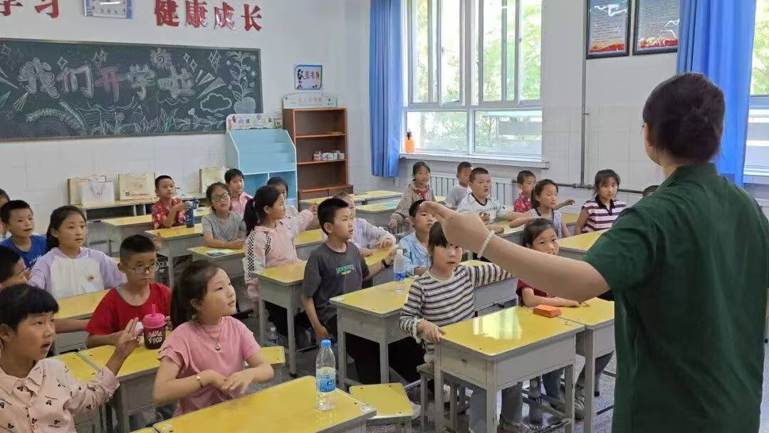 秦岭笑谈 推普入乡校 文化润童心青春三下乡社会实践曲阜师范大学三下乡2026大学