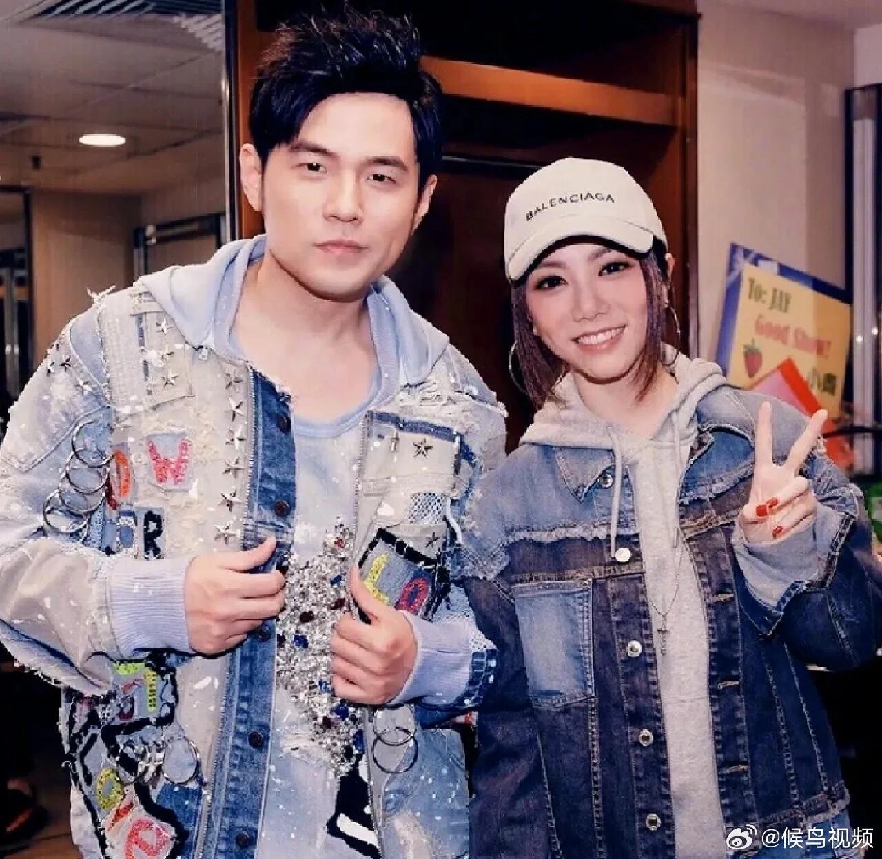 周杰伦个唱首登北京鸟巢从学生时代耳机单曲循环到如今奔赴鸟巢，杰伦这次首次拿下鸟巢