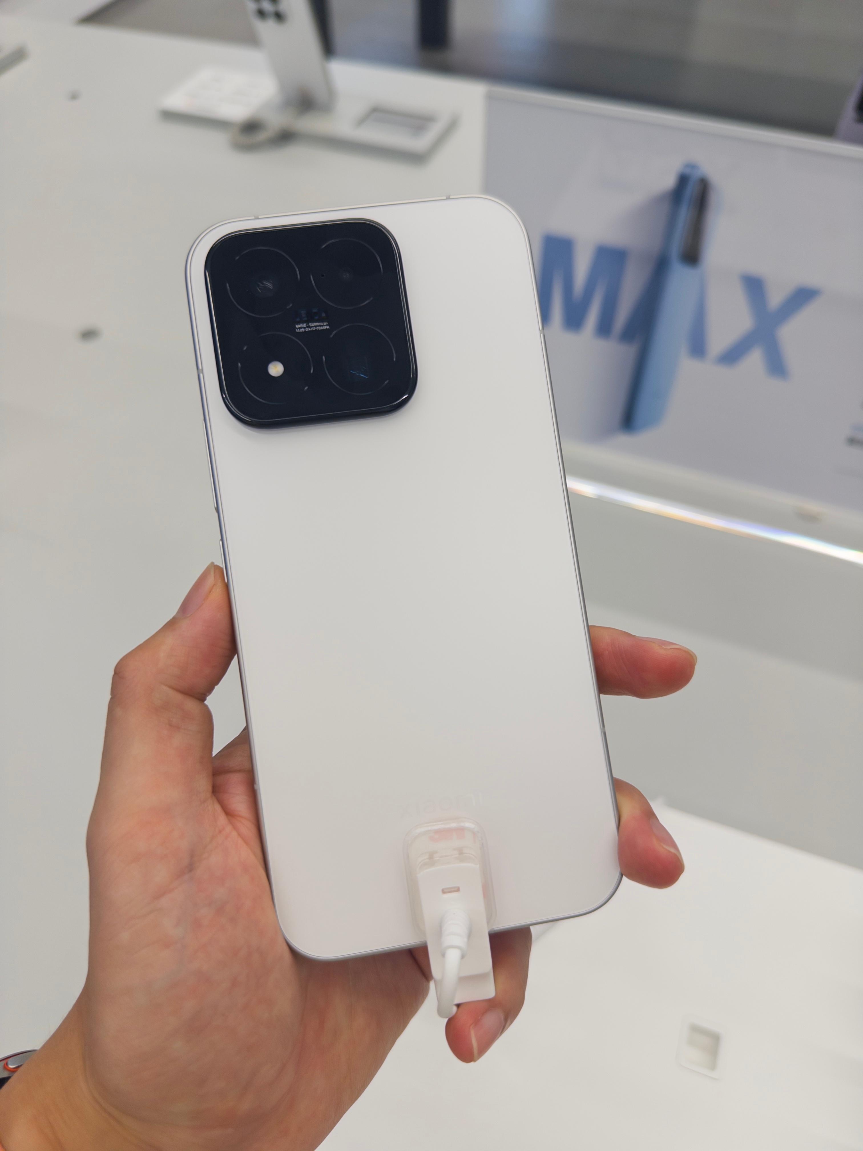 小米17MAX和小米手环10 Pro这两个看似没有关联的产品实际上都是一个产品思