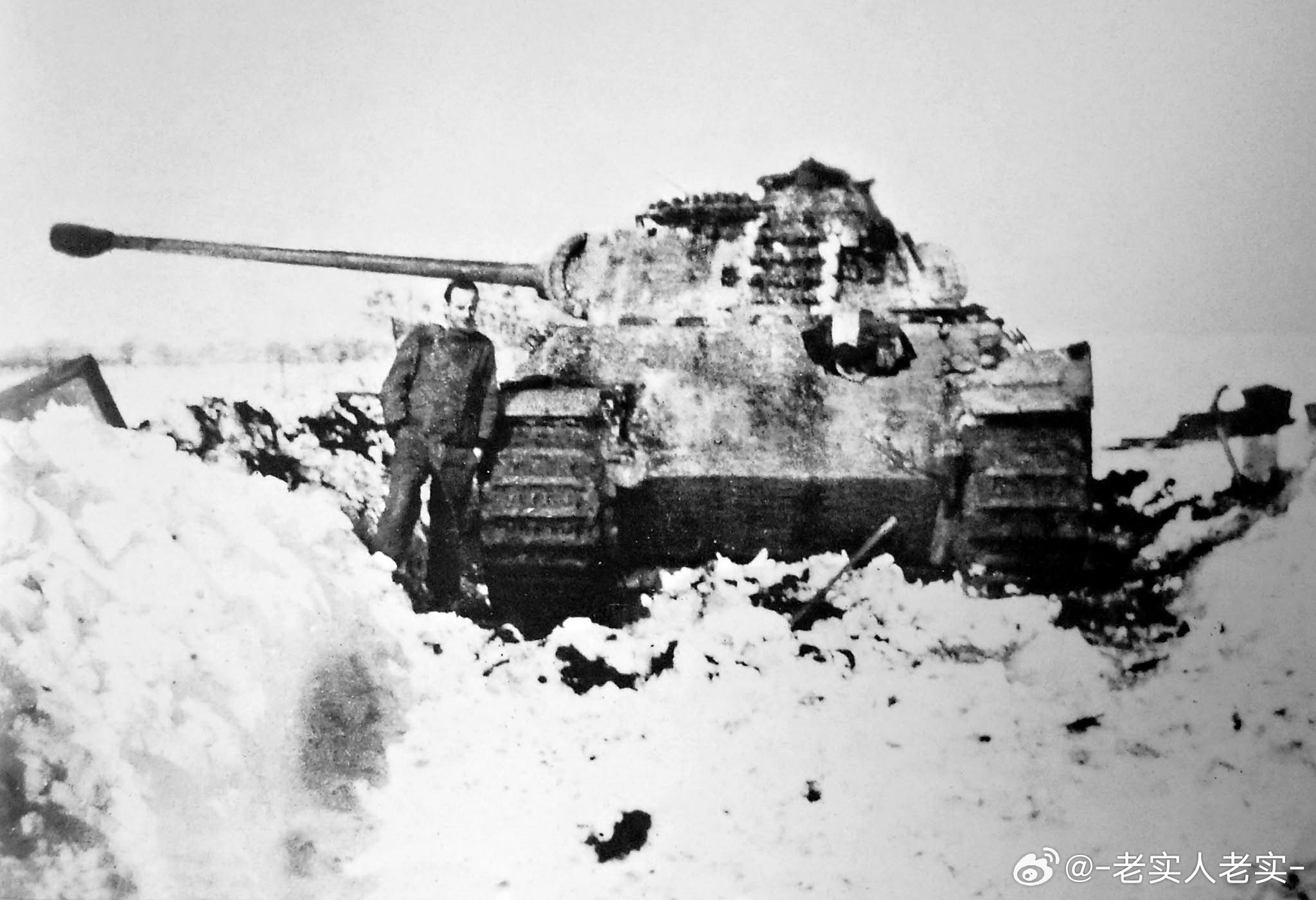 战斗中切尔卡瑟的国防军第26装甲团1营的豹子，摄于1944年2月。此时作为东线最