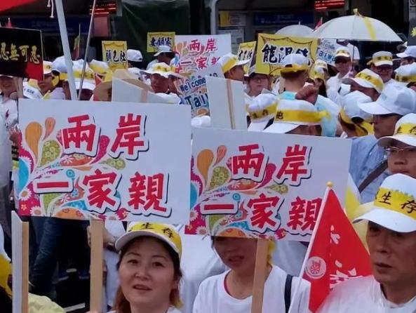 台湾岛内最新民调显示，大部分台湾民众愿意和大陆谈判，期望早点谈能谈个好的条件，好