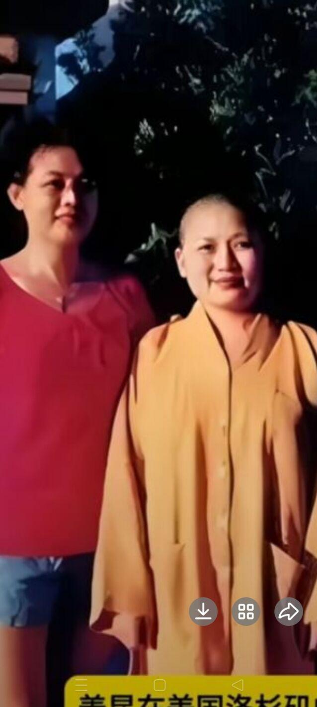 李娜之所以在美国修行，原因是在国内修行被严重打扰，1997年李娜在五台山出家以后