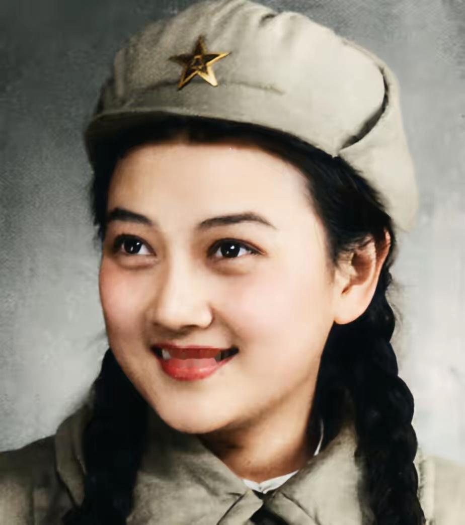 你们认识她吗？
她是军人，又是演员，可谓是全能型选手
她的演技精湛，绝对是实力派