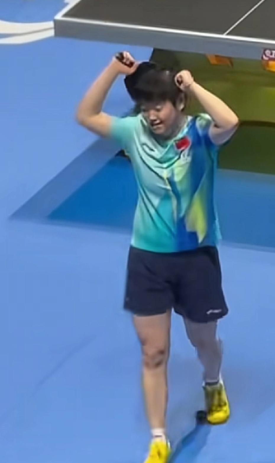 汉娜高达哭了！今天敢一直看完莎莎比赛的，我敬她是条汉子！我以为是4-0结束，结果