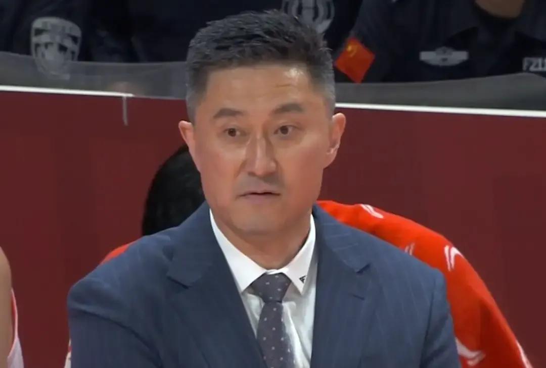 杜锋该醒下了，对队员过于严厉而没有正确引导，将给队员带来恐惧心理，难以发挥队员的