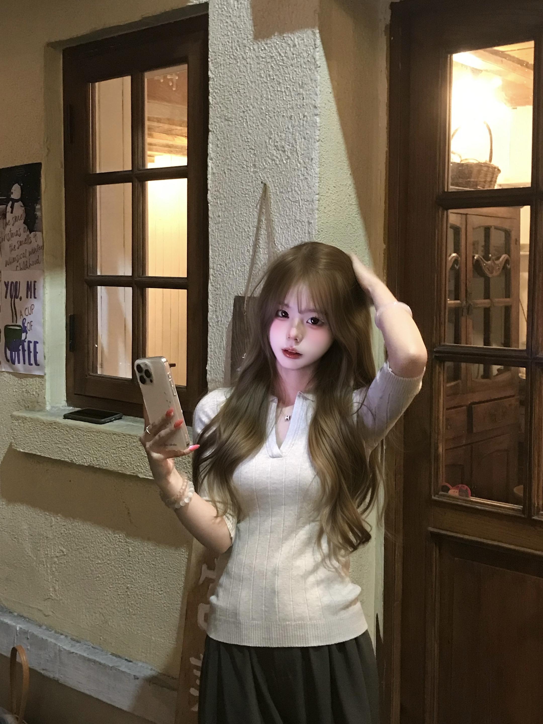 仿佛你只需轻轻看我一眼。