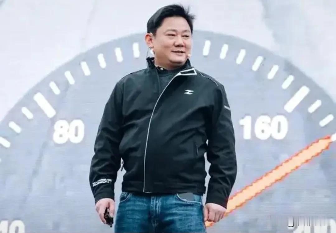 夺冠后黑脸！张雪机车六连冠，德比斯为何“不快乐”？港台同胞沸腾：这场胜利等了太久
