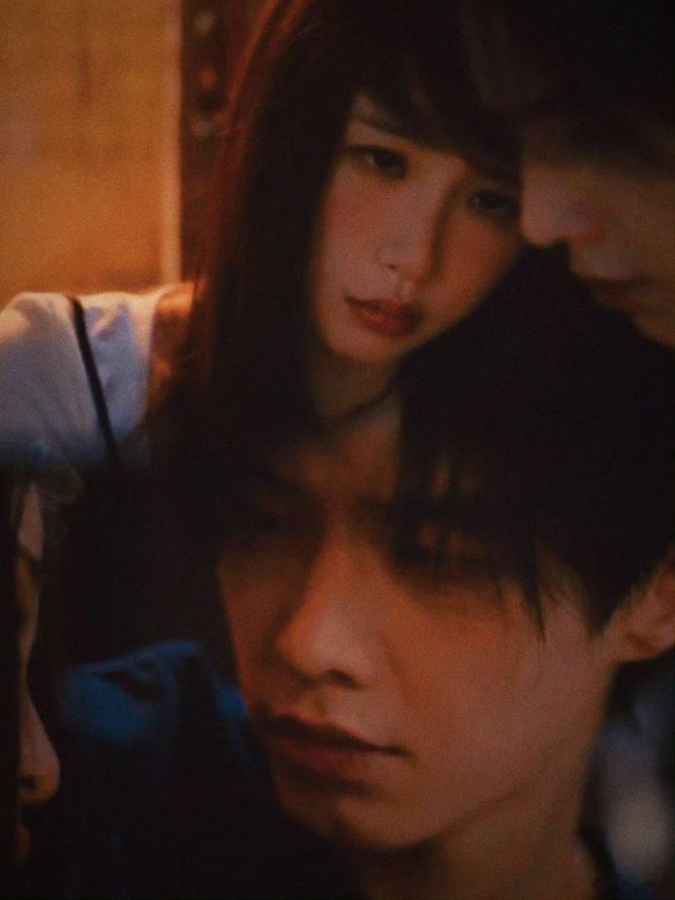 眼神会出卖每一个心动的人双轨11集好甜 这一集甜度爆表，姜暮看靳朝的目光里全是温