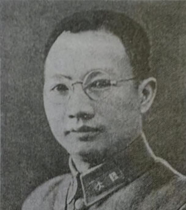 1949年11月18日，国民党军长刘伯龙被枪杀，他的妻子向副军长张涛哭诉，说几百