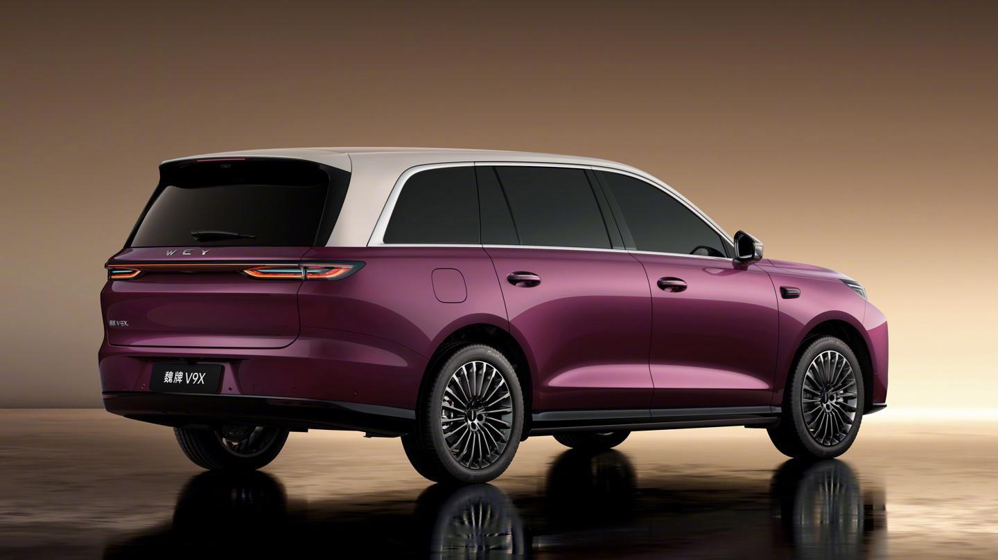 长城汽车旗下魏牌公布了全新的旗舰 SUV 车型 —— 魏牌 V9X 外观图。这个