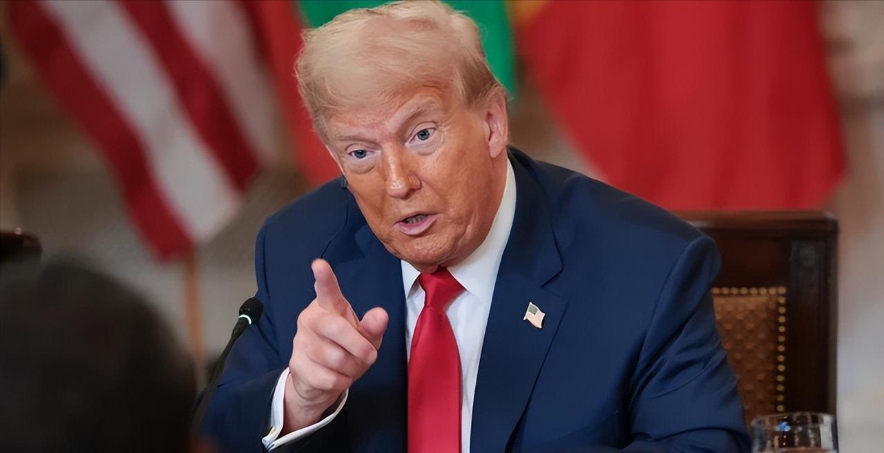 特朗普：如果泽连斯基和普京不达成和平协议，那他们就是“傻瓜”

1月21日，美国