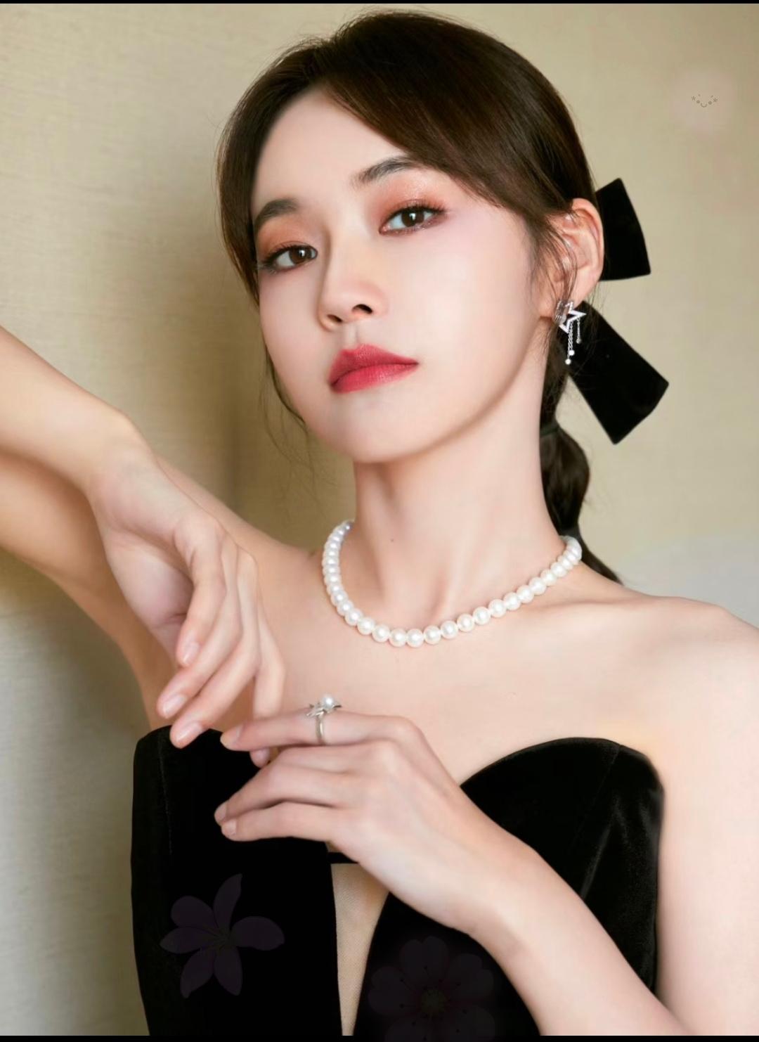 张佳宁刚给妈妈买完房，消失多年的亲爹就像闻着肉味似的找上门，张口就要赡养费。
