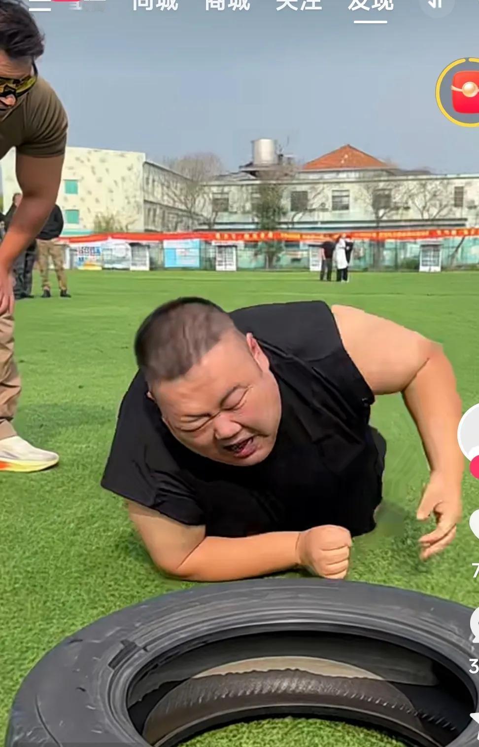 吃播博主花胖去快乐减肥中心。
太搞笑了。
尝尽天下美食，嘴上过了瘾，也饭量大，结