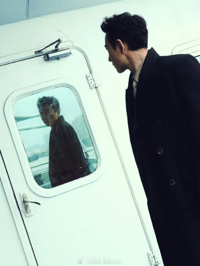 罗晋状态回春 罗晋新活动状态拉满，熟男稳重满满 