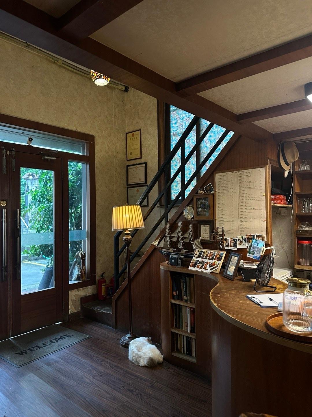 雨天和咖啡屋☕️☔️（我自己很喜欢这组 祝立秋快乐！ ​​​
