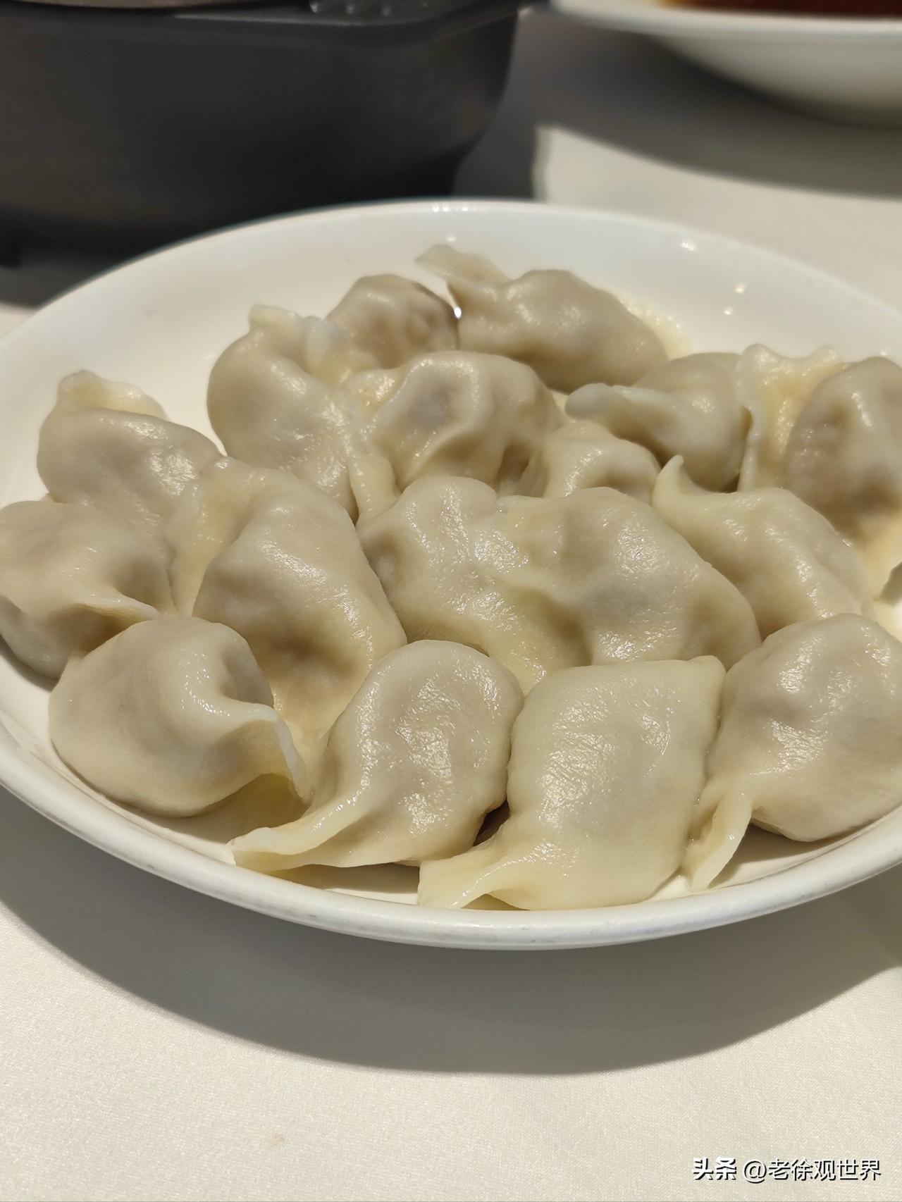 话说很多北方人都有一项独特的本领—吃一个饺子就能认出是妈妈/姥姥包的。

看似夸