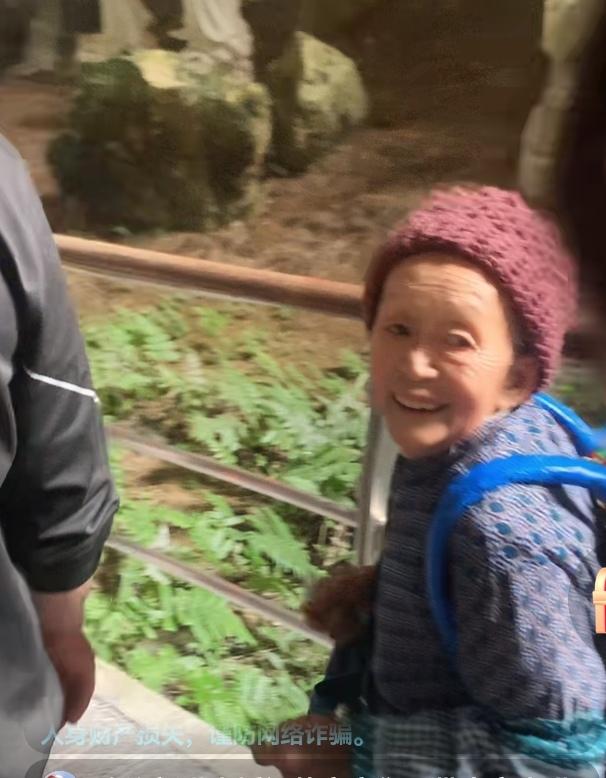 看看巴马的百岁老人
时刻劳作，笑容灿烂

没来巴马前，看到的是别人的视角。来到巴