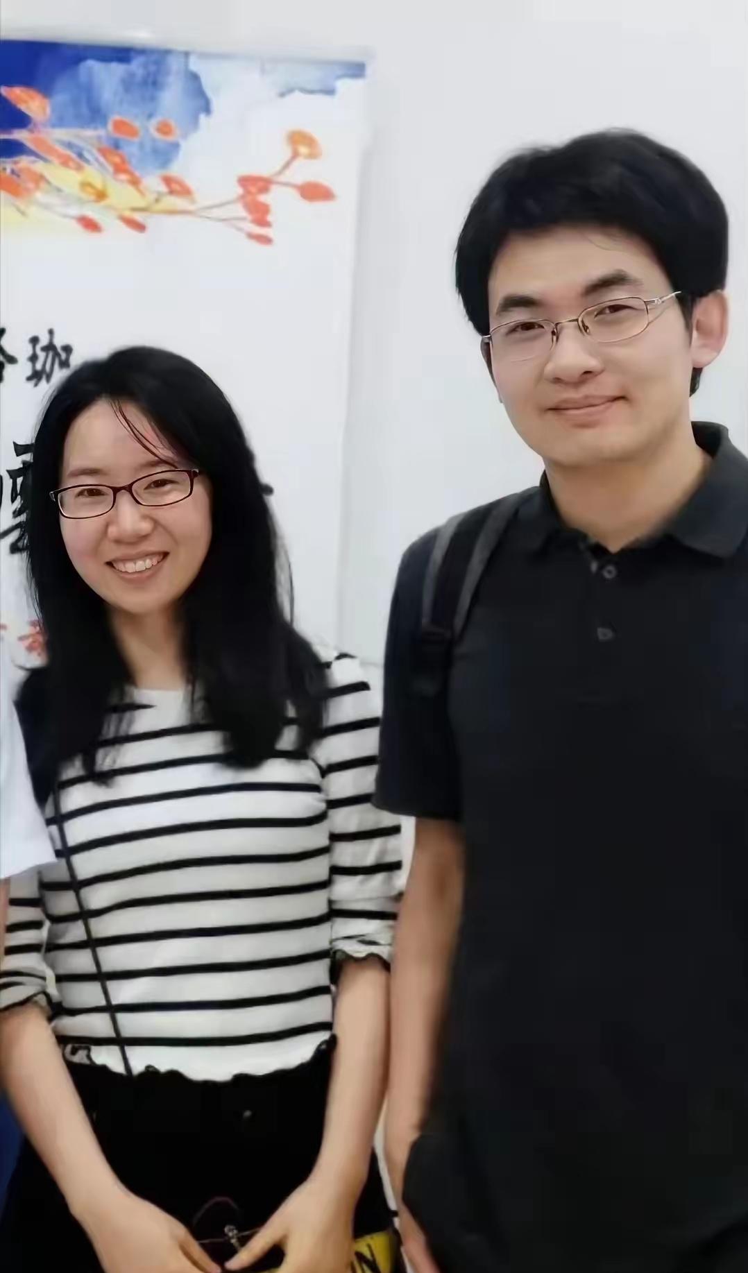 其实曾教授和付导师，
她们两个就应该在一起。

第一、从外形看，两个人都是斯文学