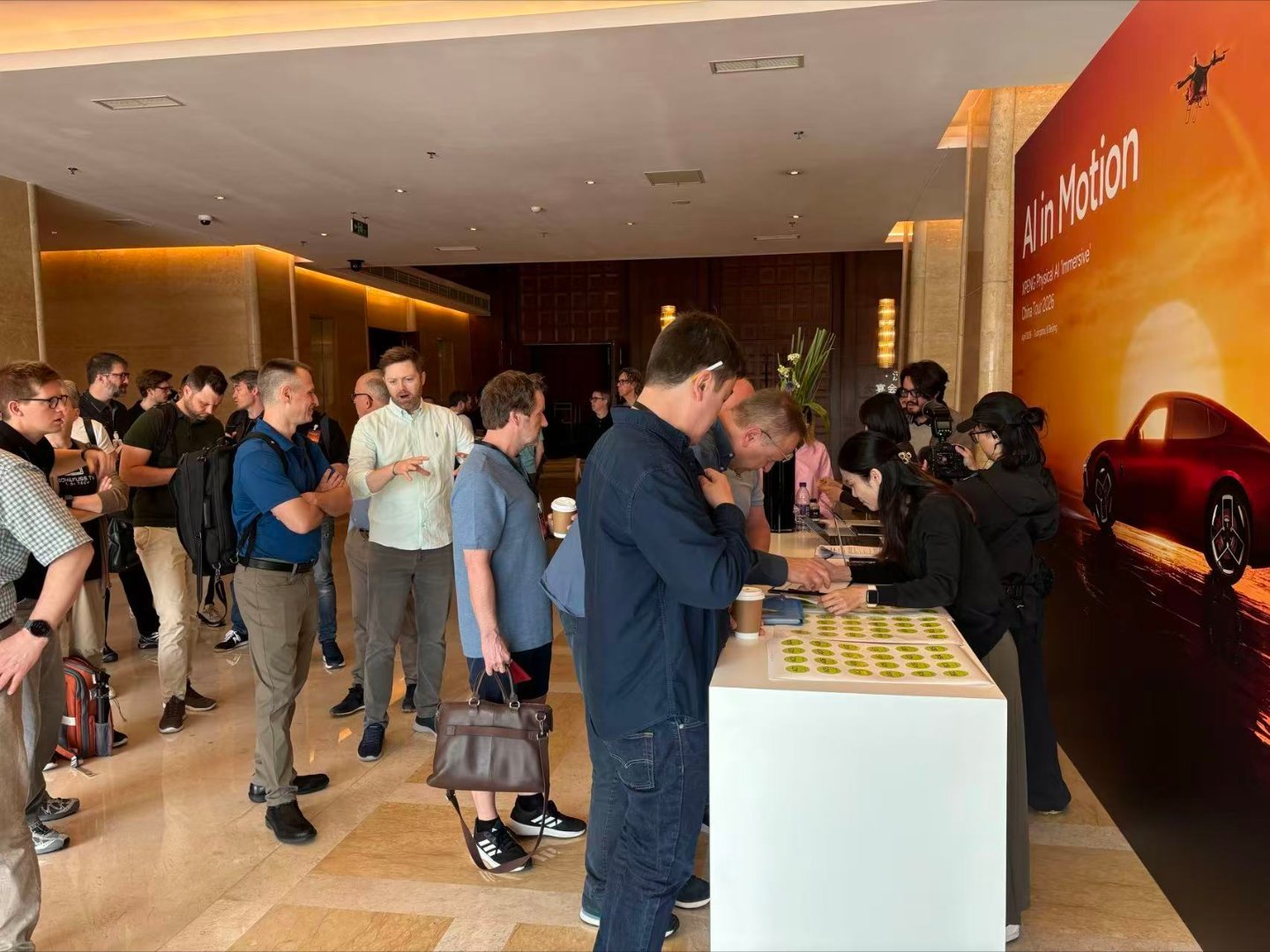 全球182家外媒主动报名试小鹏智驾特斯拉铁粉称小鹏VLA是FSD直接竞争者北京车