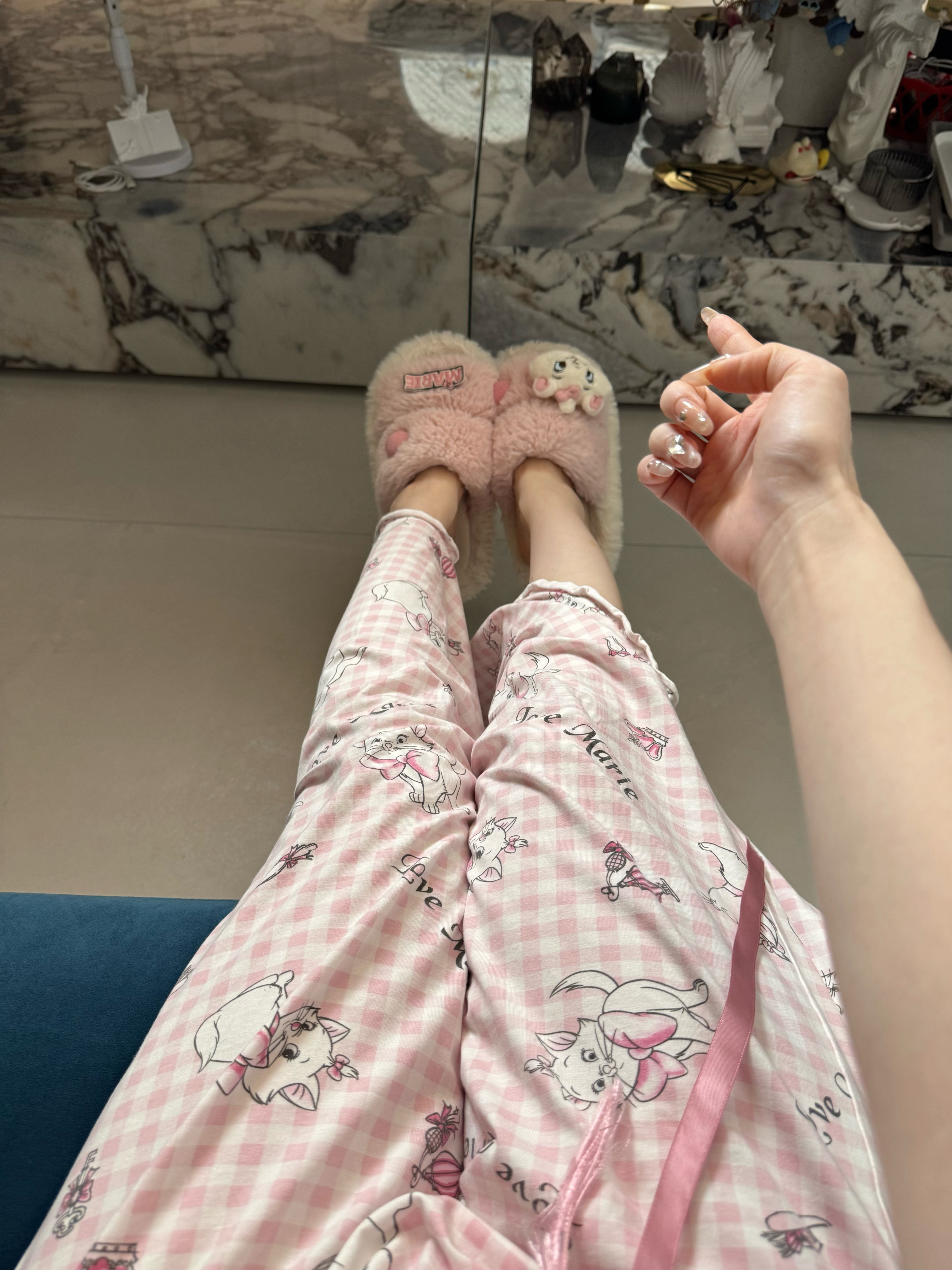真是经济下行了哈哈哈，我花一百来块买了个大力士桌垫，乍一看还真是以假乱真。就是太