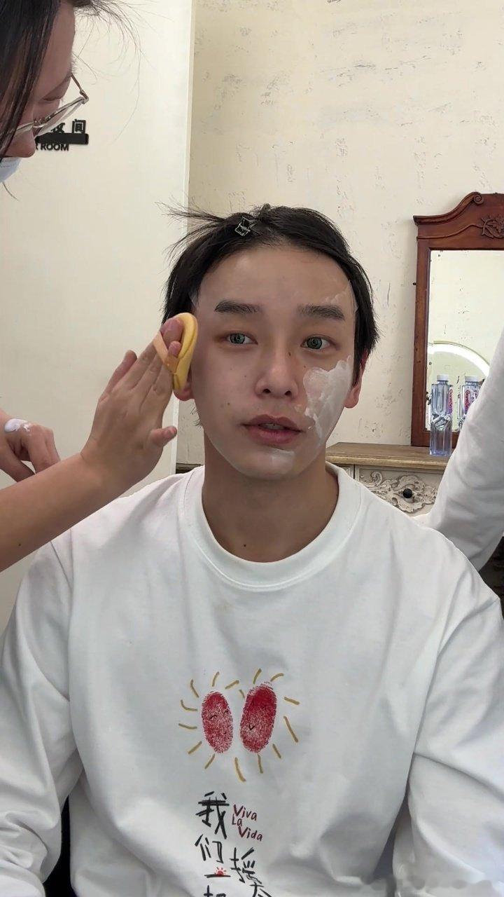 妈啊这是彭昱畅？？ ​​​