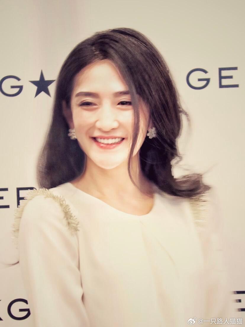 娜姐草根出身，白手起家靠自己拼出一片天。对爱的人，资源铺路，不断托举他走得更远。