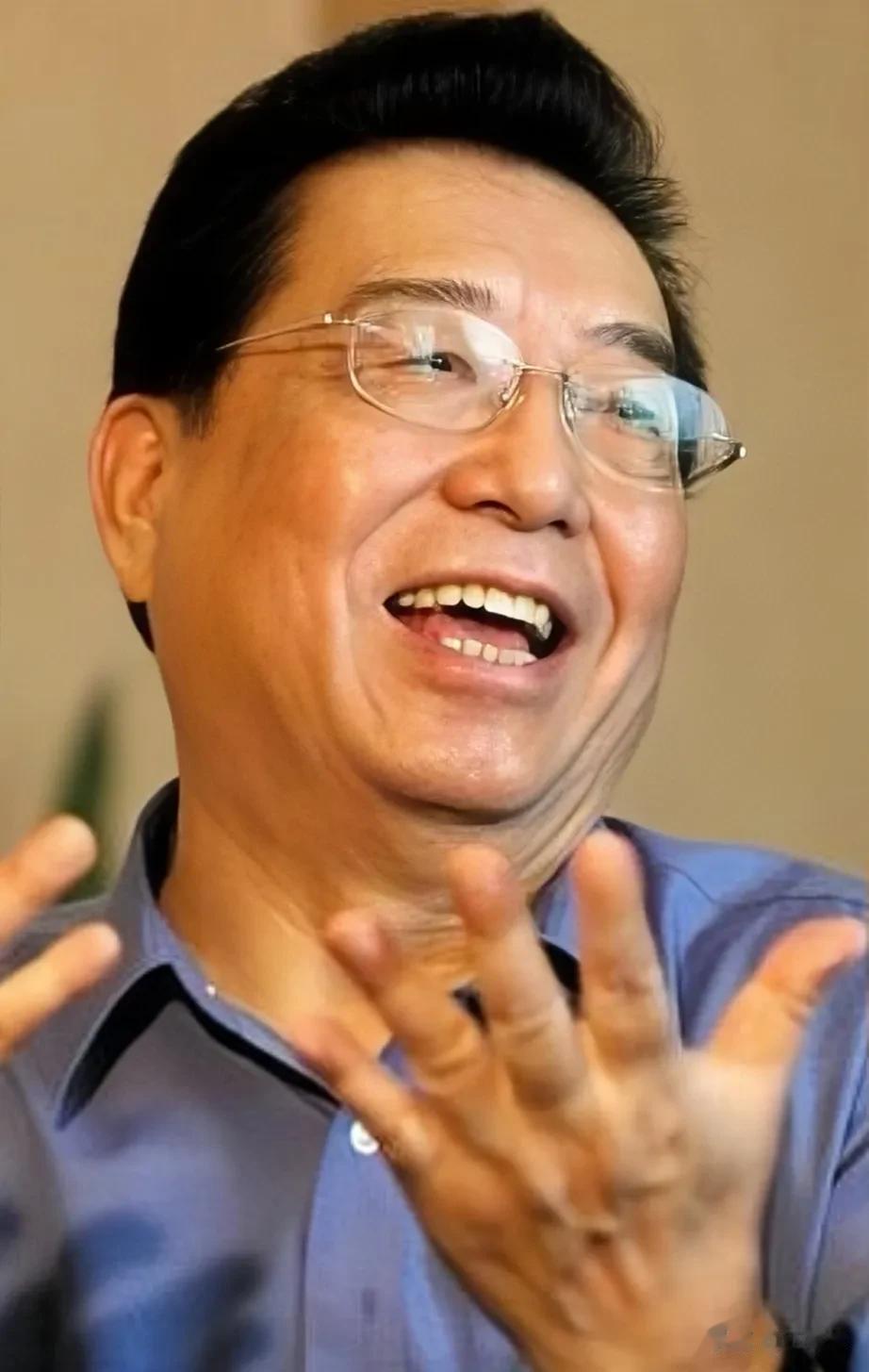 节目中，鲁豫单刀直入，让梦鸽讲一讲和李双江的爱情故事，梦鸽羞涩的欲言又止，鲁豫说