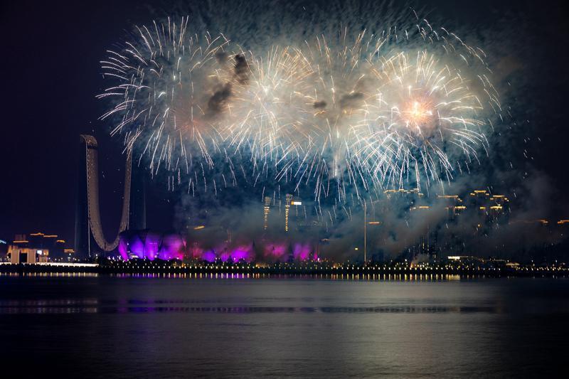 跨年那晚，松花江畔简直绝了！6点一到，27分钟的烟花秀准时开场，主题“大东山水迎