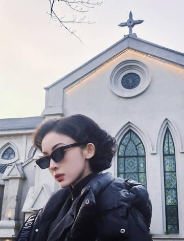娜扎给粉丝买蛋糕唱生日歌  娜扎又一次用行动诠释了什么叫宠粉天花板！买蛋糕唱生日
