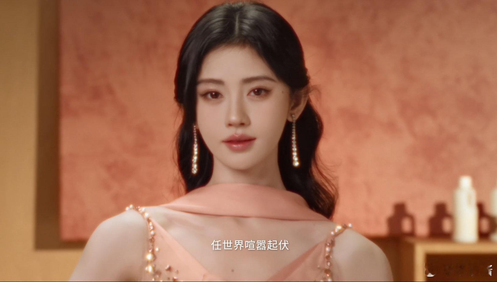 鞠婧祎RUFI品牌全球代言人 白月光气质的底层逻辑，是所有细节都在线✨妆容在线、
