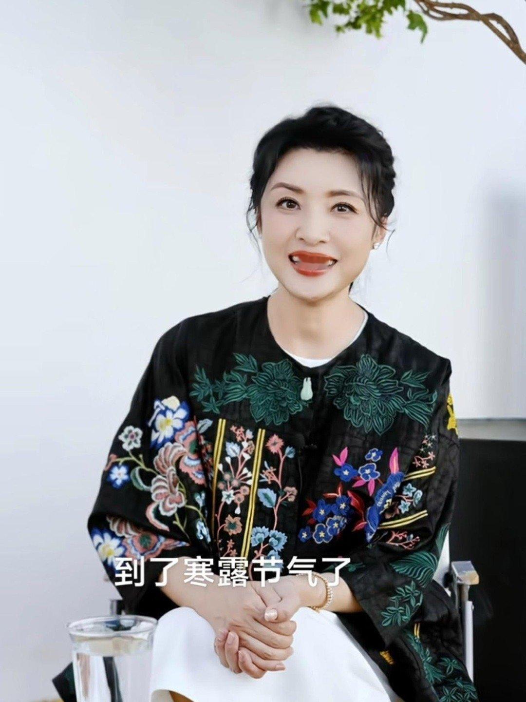 周涛可真是美人，五十六岁了，依然还是这么美。 
