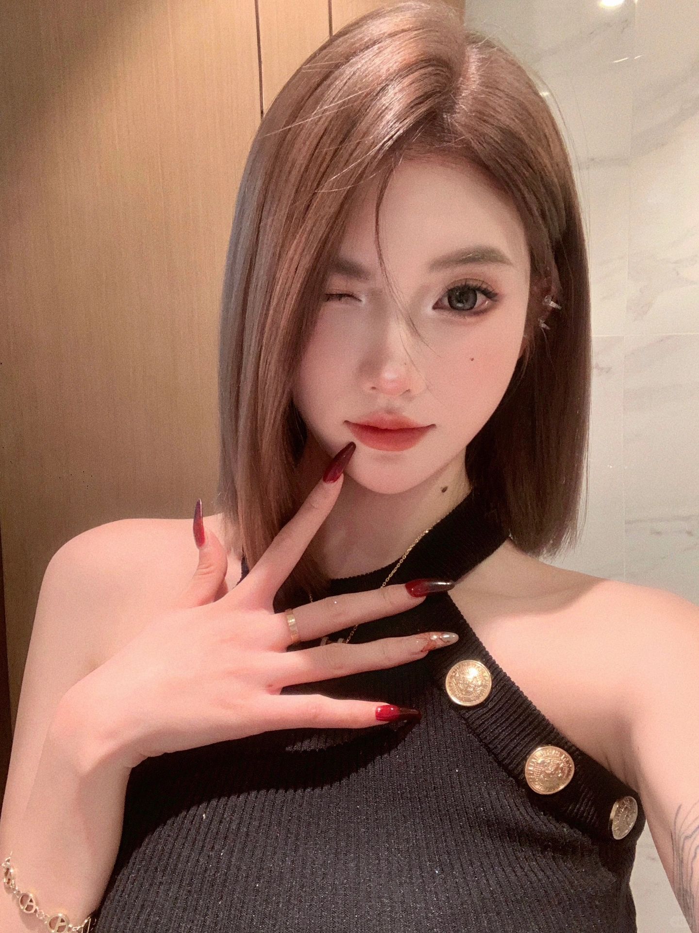 我发现红色美甲好百搭