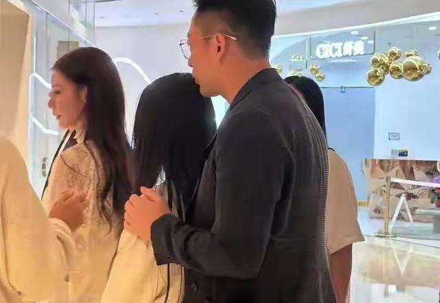S妈就是嘴上说爱孩子，实际的“爱”在哪里？
 
筱梅妈妈的爱没有挂在嘴上，可是实