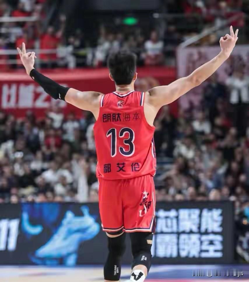 CBA新赛季有意思了，球员不能随便穿战靴，但郭艾伦、赵睿、赵继伟、胡明轩是例外。