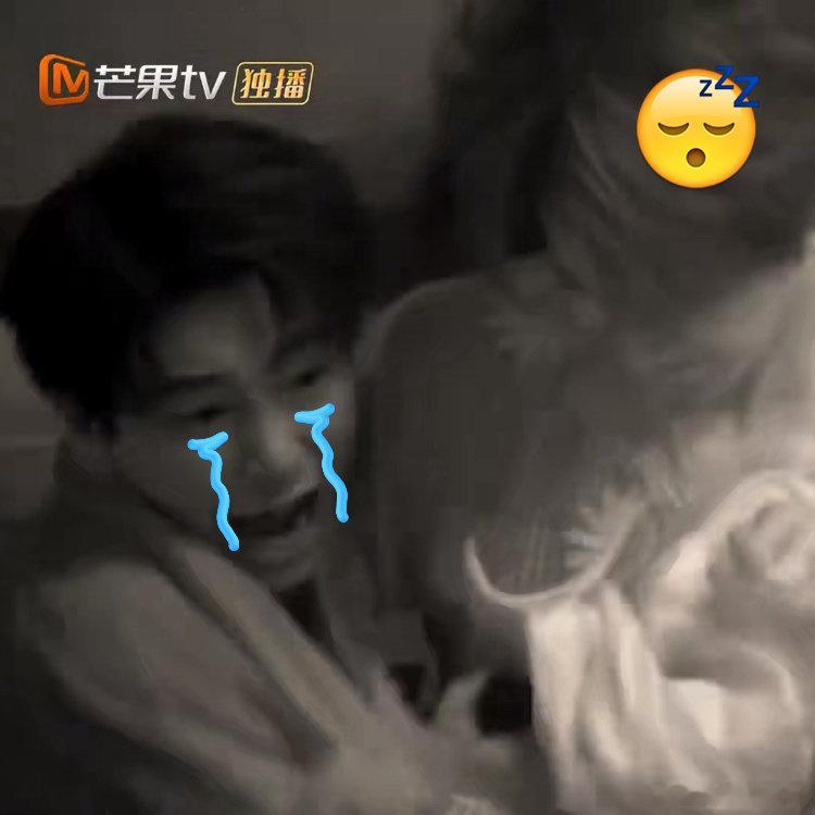 彭昱畅摇陈哲远叫张真源睡觉密室大逃脱NPC登场，三人分工清晰，有人摇晃有人尖叫，