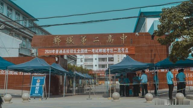高考生们，高考就像一场没有硝烟的战斗，你们已经披荆斩棘走到了这里，这一路的汗水和