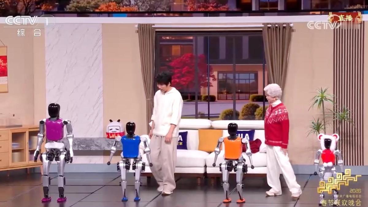 今年春晚机器人霸屏，宇树后空翻、松延动力仿生人脸32个电机驱动、蔡明老师和机器人