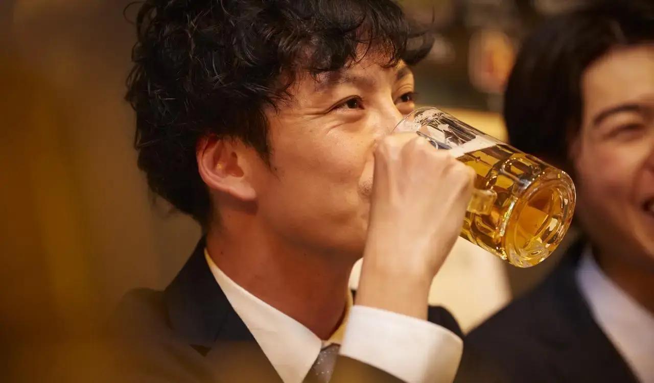 清晨办公桌前，一坐八小时竟成心梗头号杀手，远超抽烟的隐形炸弹？！

血管堵塞的惨