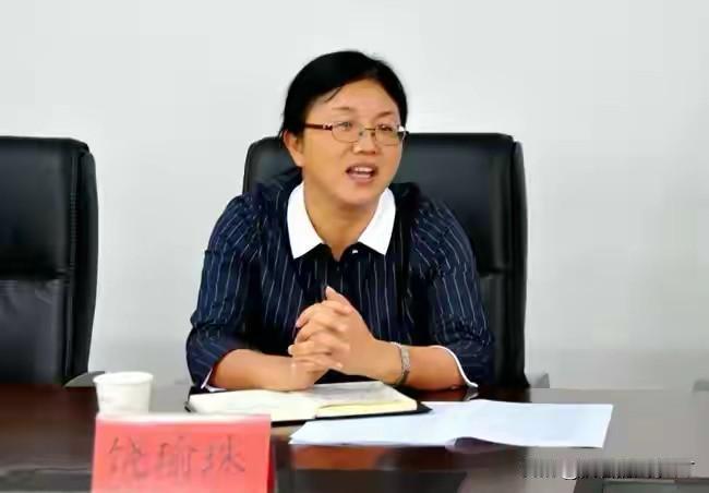 欣闻贵州省纪委在2012年担任第一纪监室主任的饶瑜珠接受审查调查的信息，真是一条