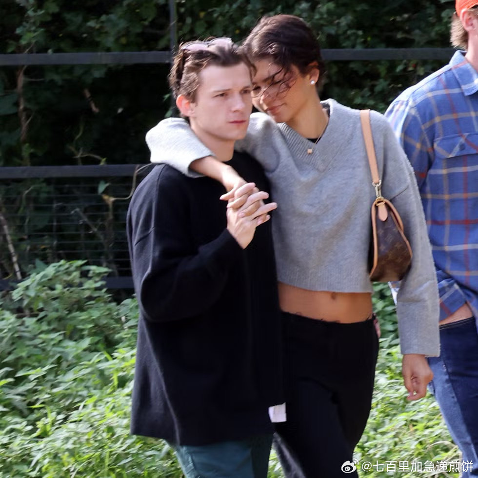 赞达亚荷兰弟已经结婚 啊好快啊！女方的造型师Law Roach透露，Zenday