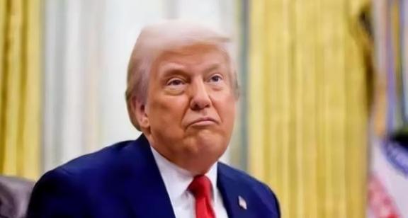 特朗普公海打劫中国货船，以为是捏软柿子赚大了，既能彰显美国威风，又能给中国添堵，