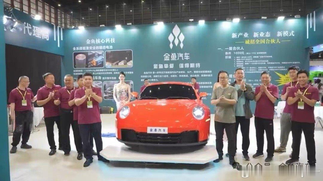 我勒个骚刚！终于有人对保时捷911下手了，今天致敬的车型是911 targa！哦
