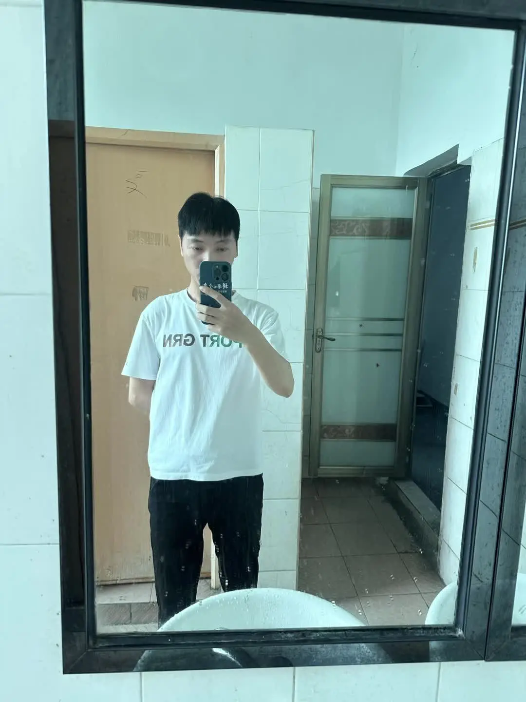 上班太累了，躲卫生间偷一下懒😊