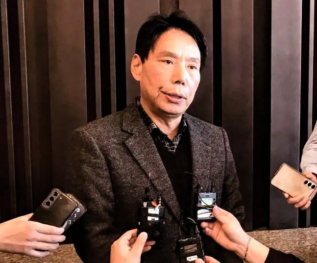 一场惨败过后，韩国足球界资深元老申文善对洪明甫发起炮轰，直言“世界杯不是主教练一