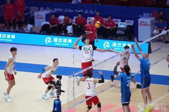 2026年世界男排联赛临沂站首场对决，中国男排对阵世界排名第6的斯洛文尼亚男排，