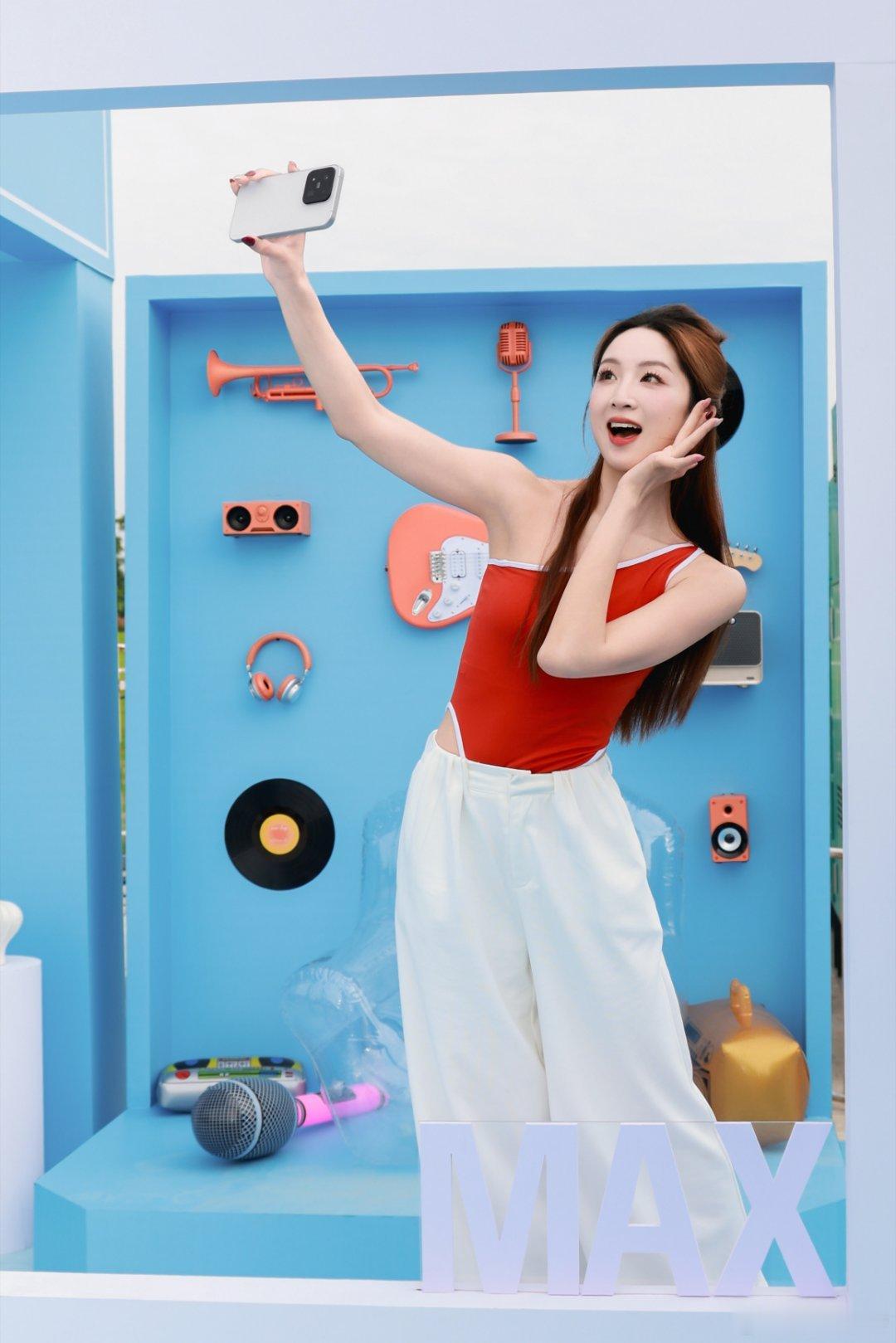 阿普瑞跳舞派对派对现场氛围感在线，曾沛慈实力开唱，一身阿普瑞穿搭完美融合现场氛围