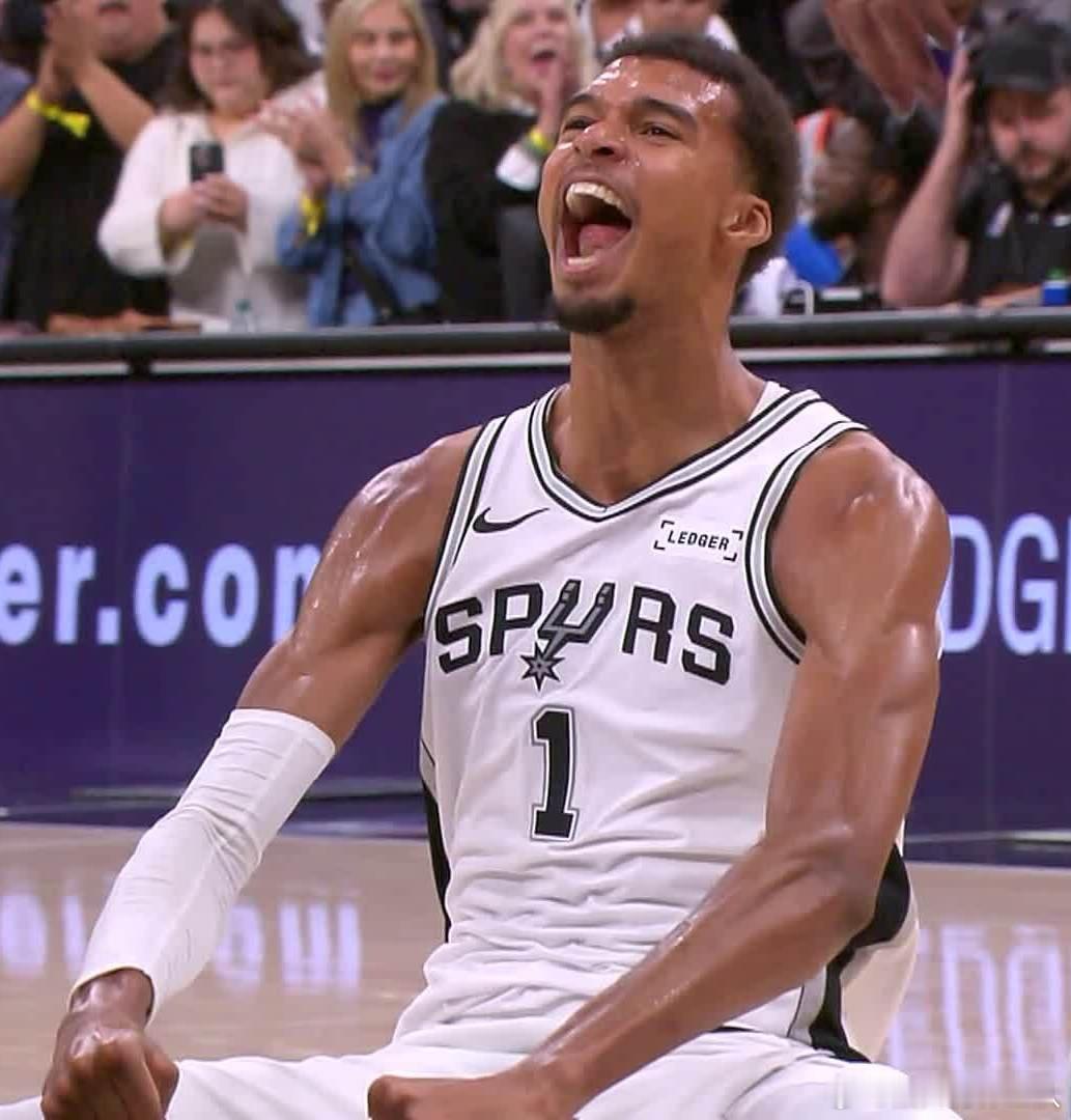 文班亚马这是要抢最佳第六人 替补登场22分钟，15投10中拿到26分12篮板3助